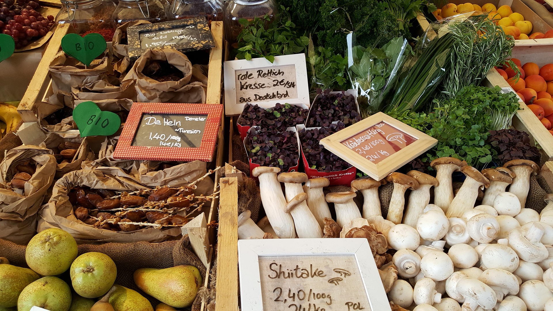 Obst und Gemüse auf einem Marktstand