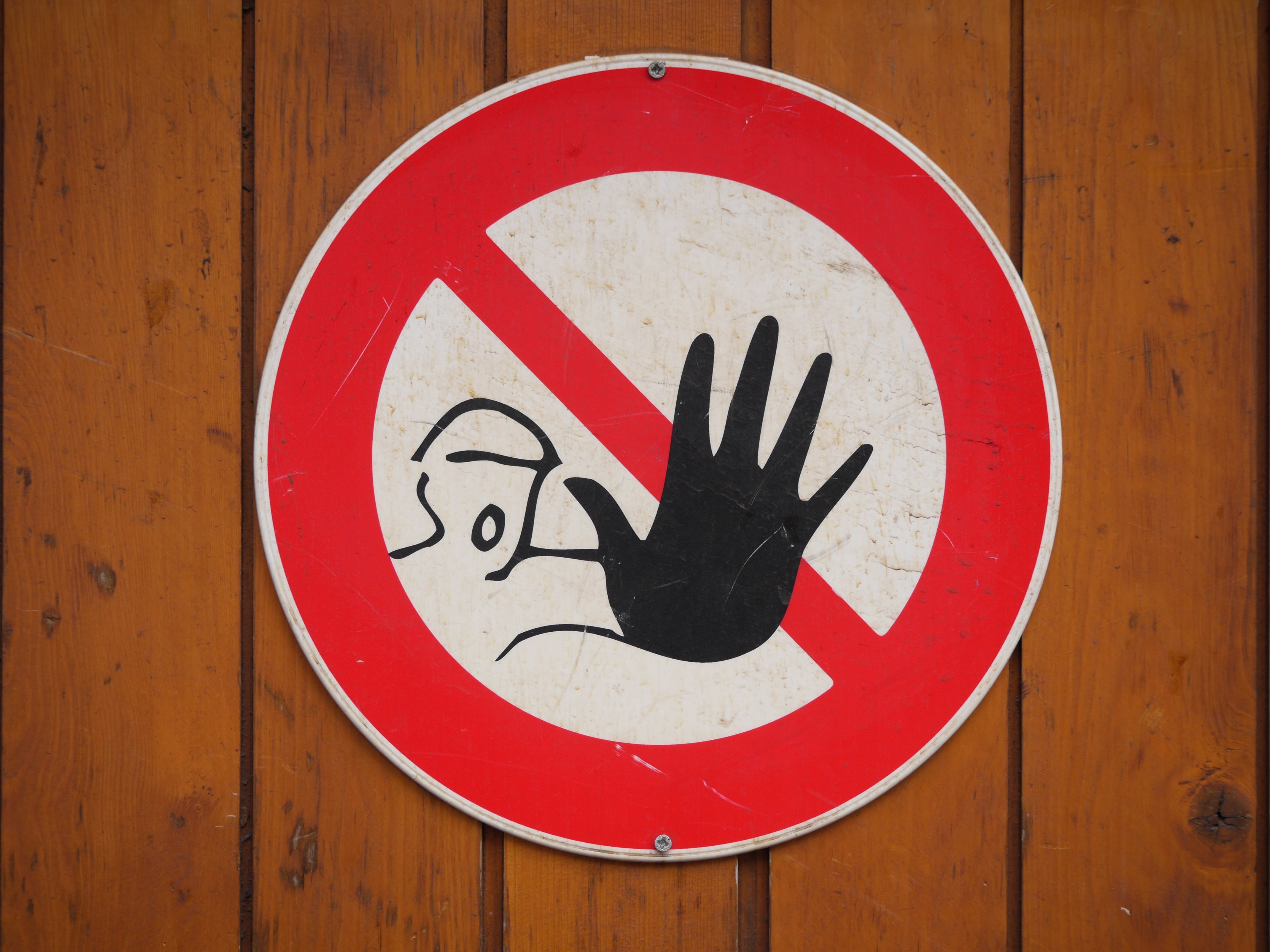 Schild: Betreten verboten!